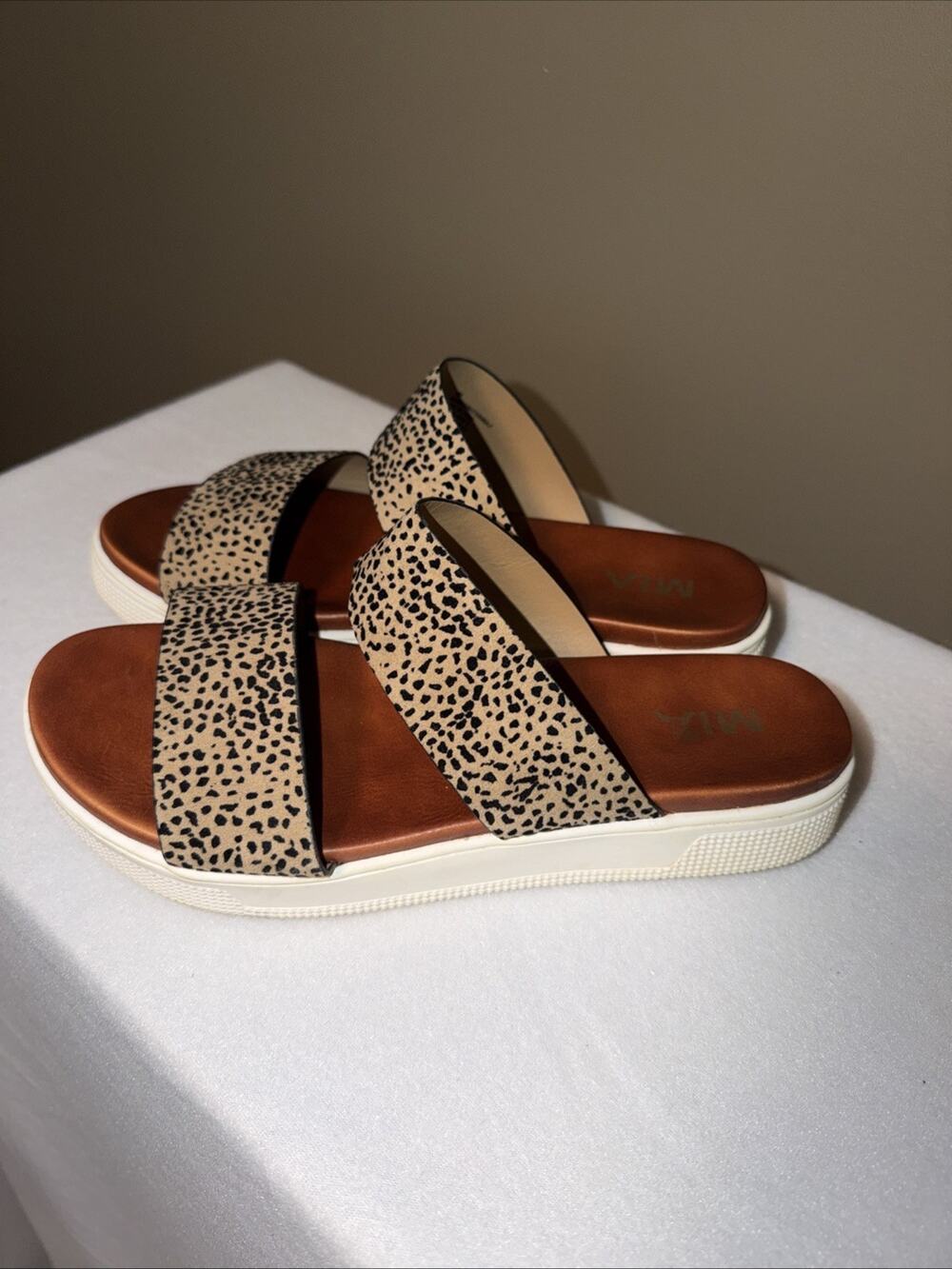 Preowned Mia sandals 8 leopard print straps Great condition And So Cute!!